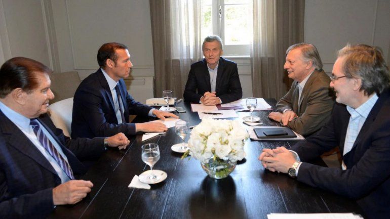 Macri anuncia un acuerdo para estimular el desarrollo de Vaca Muerta