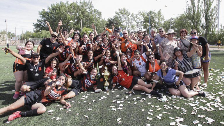 ¡Matadoras! Las chicas de Petro también ganaron la Copa Neuquén