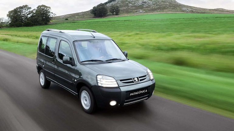Lanzada por el entonces grupo PSA en 1998, la Peugeot Partner Patagónica dejó de producirse en septiembre pasado. Lanzada por el entonces grupo PSA en 1998, la Peugeot Partner Patagónica dejó de producirse en septiembre pasado.