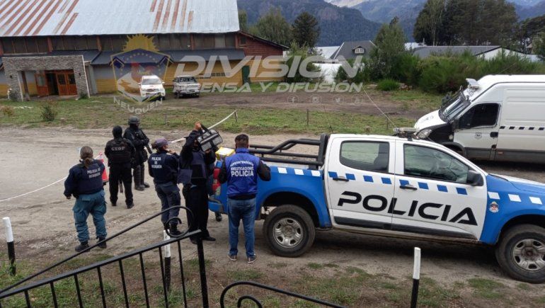 Amenazó con un arma a su ex pareja y le intentó tirar el auto encima