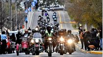 Caballeros en motos concientizan sobre el cáncer de próstata y la salud mental Caballeros en motos concientizan sobre el cáncer de próstata y la salud mental