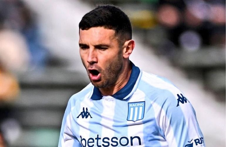 Fútbol total: el golazo de Racing que armó Adrián Maravilla Martínez