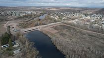 Brazo Todero, un cauce natural del río Limay que podría reabrirse tras 50 años. Brazo Todero, un cauce natural del río Limay que podría reabrirse tras 50 años.