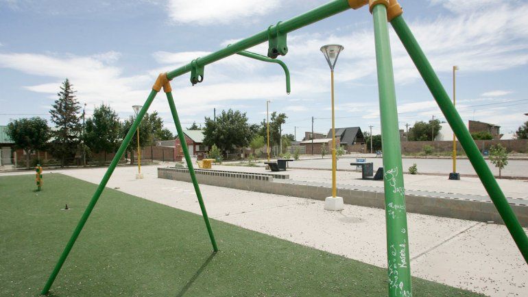 Tres ataques sufrió la plaza Integradora. Los vándalos y las patotas hasta ingresan con cuatriciclos
