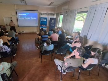 «Es como tener un empleado que nunca duerme», Claudia Valenzuela, Soluciones IA. Foto: Fabricio González. «Es como tener un empleado que nunca duerme», Claudia Valenzuela, Soluciones IA. Foto: Fabricio González.
