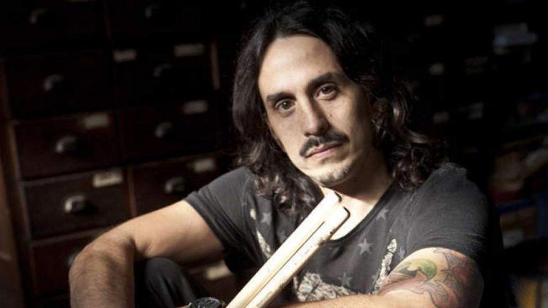 El baterista del Indio Solari sufre esclerosis múltiple
