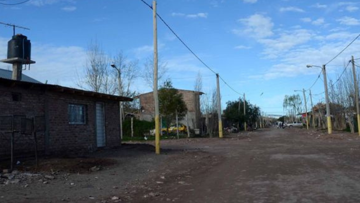Fue una llamarada impresionante: tiraron una bomba molotov contra la casa de un vecinalista