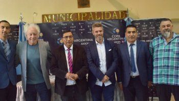 José Rioseco Alex Ganly, titular de la Copa Argentina, Guillermo Coppola y Ramón Rioseco estuvieron en la presentación. José Rioseco Alex Ganly, titular de la Copa Argentina, Guillermo Coppola y Ramón Rioseco estuvieron en la presentación.