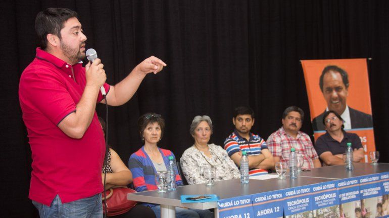 Alberto Vivero encabezó la reunión con las ONG y los cooperativistas.