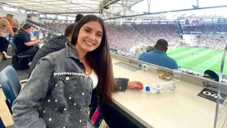 Celina en los pupitres de Prensa del mítico estadio Maracaná.