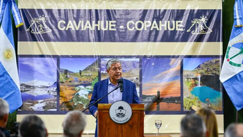 El gobernador participó del ﻿39º aniversario de Caviahue.