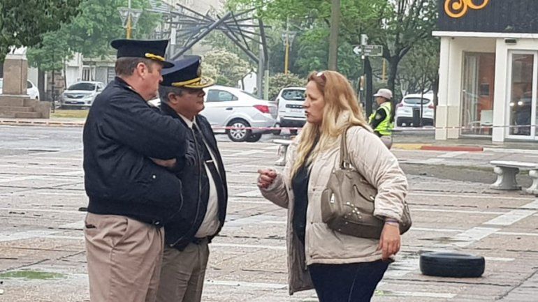 Se presentó como fiscal en una protesta y le creyeron