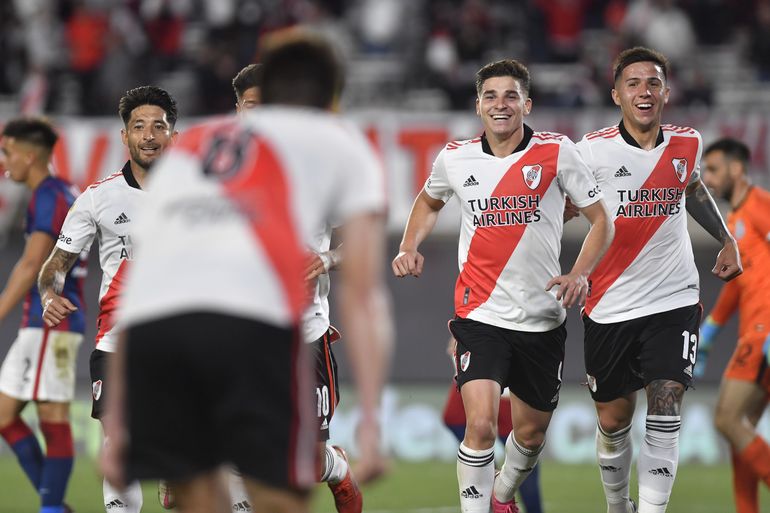Julián Alvarez destrozó a San Lorenzo y River es más líder que nunca