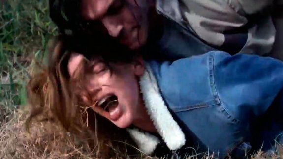 fuerte polemica por una escena de violacion a calu