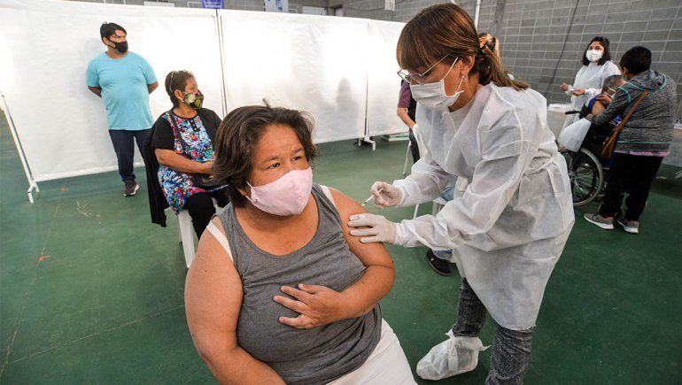 ¿La vacuna impide que contraiga Covid-19? La explicación de Salud de Neuquén