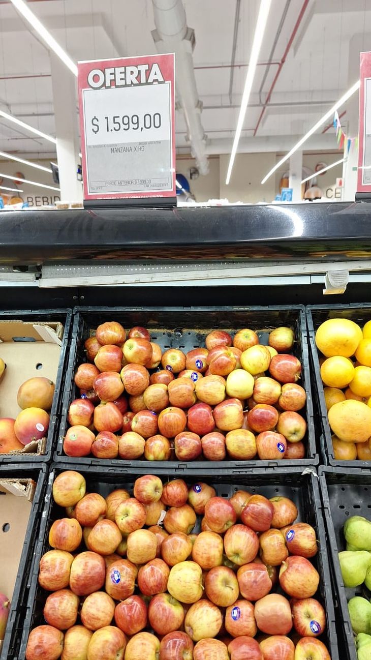 Precios en baja. La caída del consumo ha determinado la presencia de fuertes ofertas en las góndolas. (Foto de un supermercado en Neuquén fecha: 02-11-24) Precios en baja. La caída del consumo ha determinado la presencia de fuertes ofertas en las góndolas. (Foto de un supermercado en Neuquén fecha: 02-11-24)