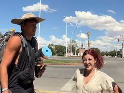 Marcos Giles viajó hasta Bariloche a dedo para colaborar en la lucha contra los incendios. Marcos Giles viajó hasta Bariloche a dedo para colaborar en la lucha contra los incendios.