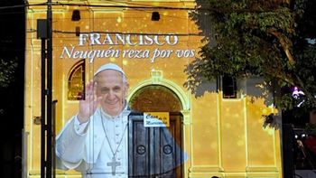 neuquinos se reunieron para rezar por el papa francisco en una historica capilla neuquinos se reunieron para rezar por el papa francisco en una historica capilla