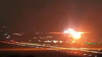 La aeronave aterrizó de emergencia sin heridos y los pasajeros fueron trasladados de forma segura a la terminal. La aeronave aterrizó de emergencia sin heridos y los pasajeros fueron trasladados de forma segura a la terminal.