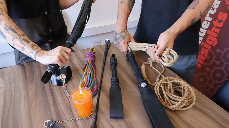 El mundo del BDSM y el Shibari en Neuquén: una pareja que explora el placer, el juego de roles y el dolor | LM Neuquen El mundo del BDSM y el Shibari en Neuquén: una pareja que explora el placer, el juego de roles y el dolor