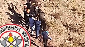 Video: peligroso rescate de Bomberos de Plottier a un ciclista caído en la barda