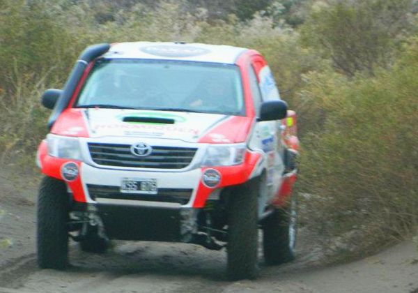 En moto y auto, regionales desafían caminos del Litoral