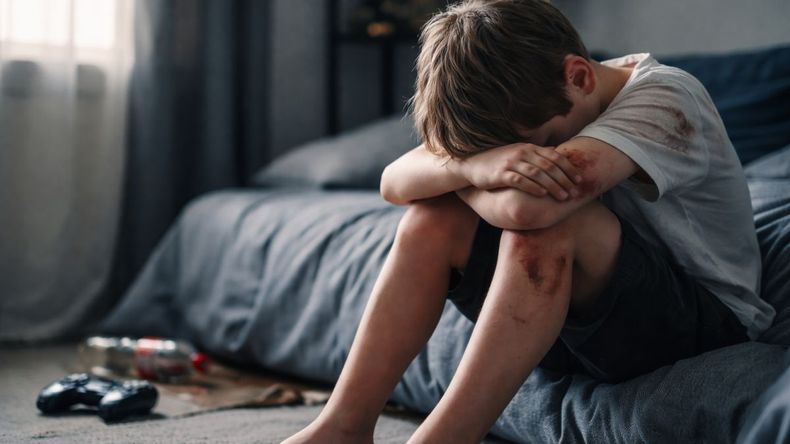 El nene permanece bajo tratamiento médico y psicológico tras denunciar que sufrió un encierro y agresiones en la casa de un compañero.