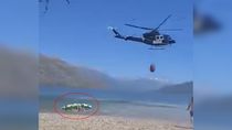 susto en lago puelo: un kayakista volco tras una maniobra de un helicoptero hidrante en plena emergencia susto en lago puelo: un kayakista volco tras una maniobra de un helicoptero hidrante en plena emergencia