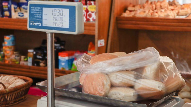 cada cuatro pancitos que consumimos, uno es de impuestos