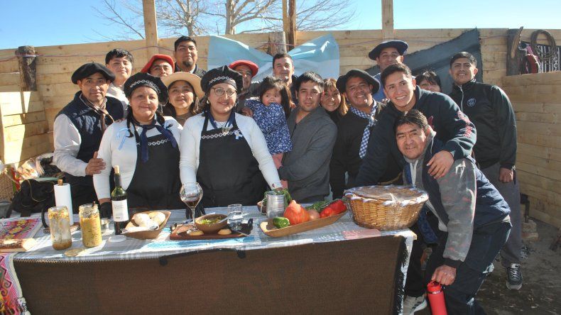 Los Catutos vivió su primera Fiesta del Locro Criollo. | LM Neuquen Los Catutos vivió su primera Fiesta del Locro Criollo.