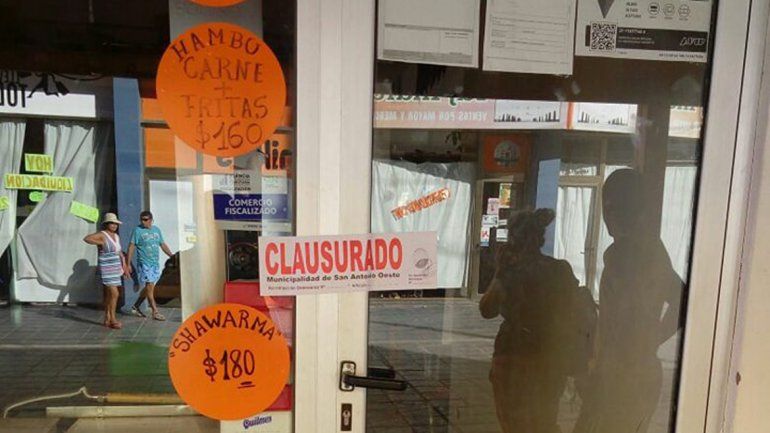 Clausuraron panchería por tirar aceite en un desagüe pluvial