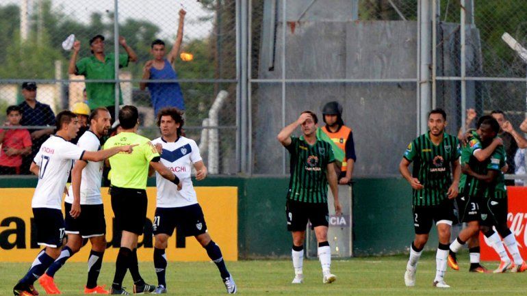 Vélez perdió en San Juan y &nbsp;se hunde en la tabla.