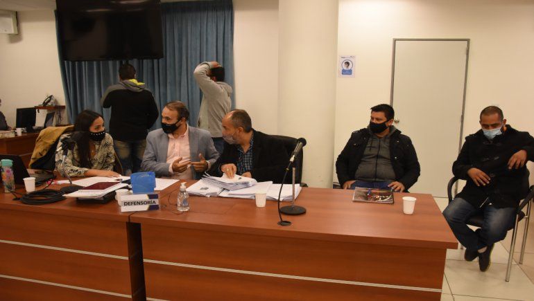 Desde la defensa particular de dos de los imputados se solicitó desestimar el testimonio del testigo que se autoincriminó.