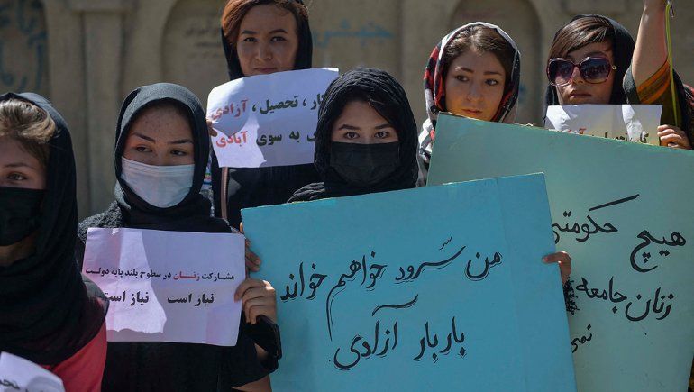 Las mujeres de Kabul volvieron a protestar, pero los talibanes abrieron fuego contra ellas