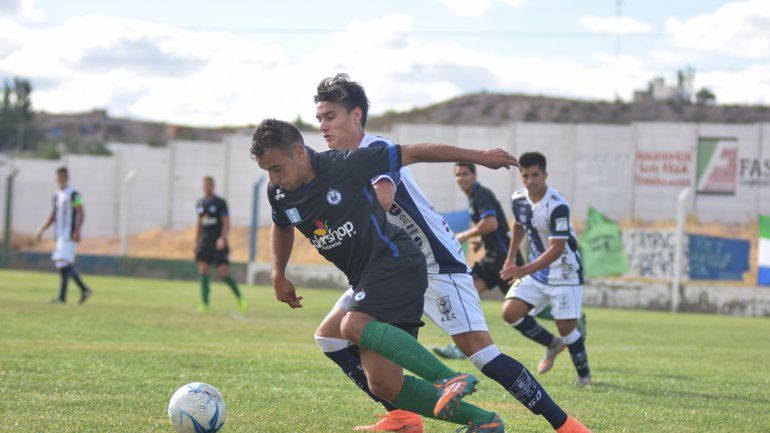 Centenario debutó con éxito ante Maronese de visitante y Pacífico superó a Alianza como local.