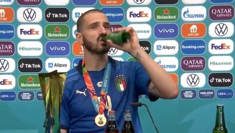 El palito de un campeón con Italia a Cristiano y Pogba