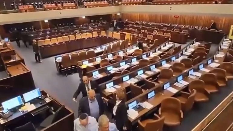 El parlamento de Israel interrumpió su sesión por un bombardeo terrorista que obligó a los legisladores a buscar refugio.