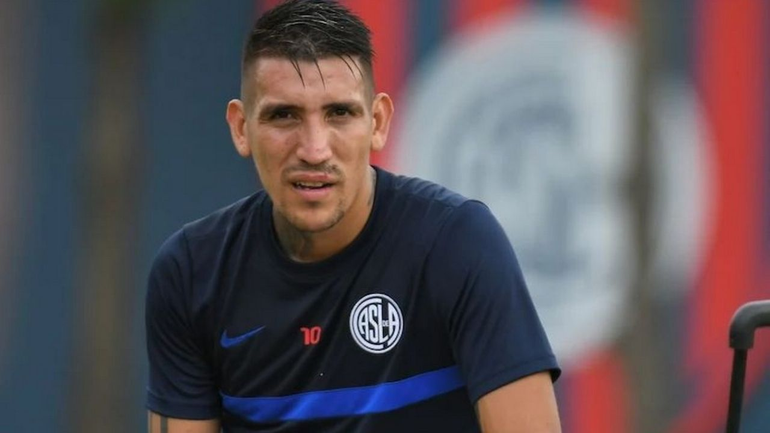 A Centurión ya no le dan ni la ropa en el Ciclón y estalló