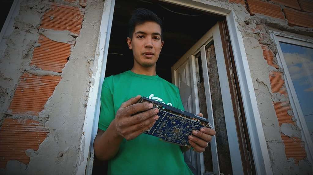 Con bitcoin cambió su vida: minó criptomonedas y se hizo su casa