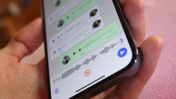 Tras recibir un alarmante mail falso de Naranja X, la mujer mordió el anzuelo y contactó por WhatsApp a un supuesto empleado de la entidad (imagen ilustrativa).&nbsp;