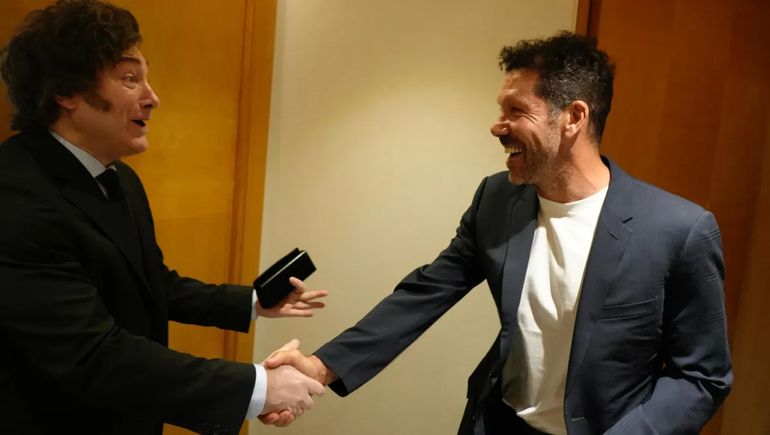 El cálido encuentro entre Javier Milei y el Cholo Simeone en Madrid: Elegiste ir al arco