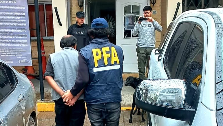 Detenido por difusión de pornografía infantil.