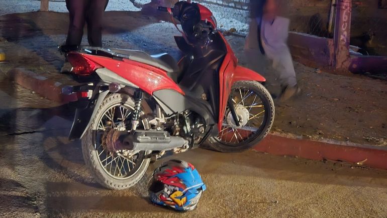 Centenario: una joven herida en un choque entre una camioneta y una moto