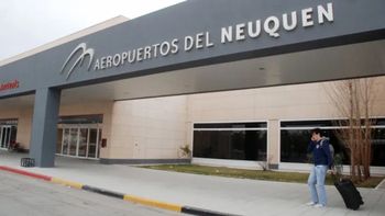 Un avión privado debió aterrizar de emergencia en Neuquén
