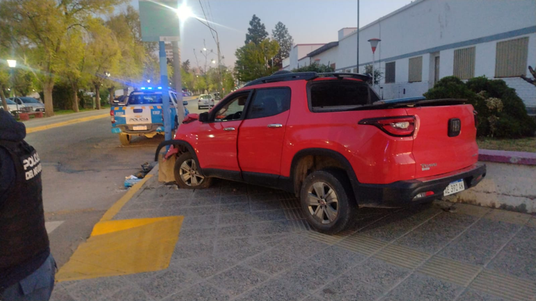 Personal del SIEN y de la Dirección de Tránsito de la Policía intervinieron en el lugar. Personal del SIEN y de la Dirección de Tránsito de la Policía intervinieron en el lugar.