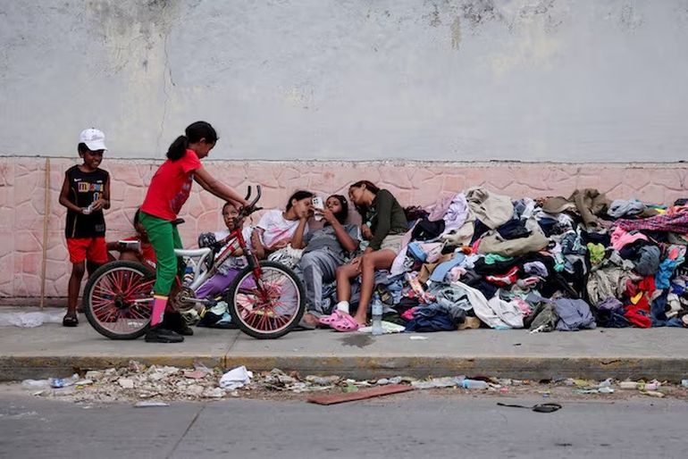 Miles de familias venezolanas quedaron en la calle tras los terremotos. Miles de familias venezolanas quedaron en la calle tras los terremotos.