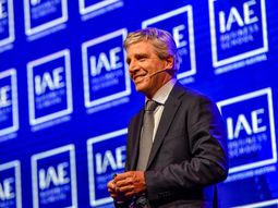 “Comprá, no te la pierdas, campeón”, la ironía del ministro ante una consulta sobre el salto del dólar en el mercado cambiario. “Comprá, no te la pierdas, campeón”, la ironía del ministro ante una consulta sobre el salto del dólar en el mercado cambiario.