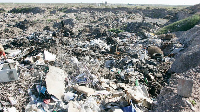 Toneladas de basura se acumulan en el barrio Primeros Pobladores