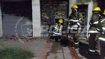 Grave incendio en una casa cercana a la Jefatura de Policía Grave incendio en una casa cercana a la Jefatura de Policía