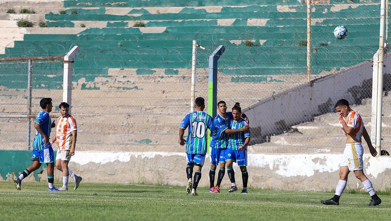 Por el Regional Amateur, Maronese festejó en casa y se clasificó primero. Fotos: Omar Novoa Por el Regional Amateur, Maronese festejó en casa y se clasificó primero. Fotos: Omar Novoa